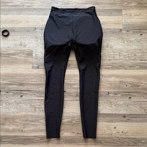 SKIMS butt padded High-Waisted Leggings